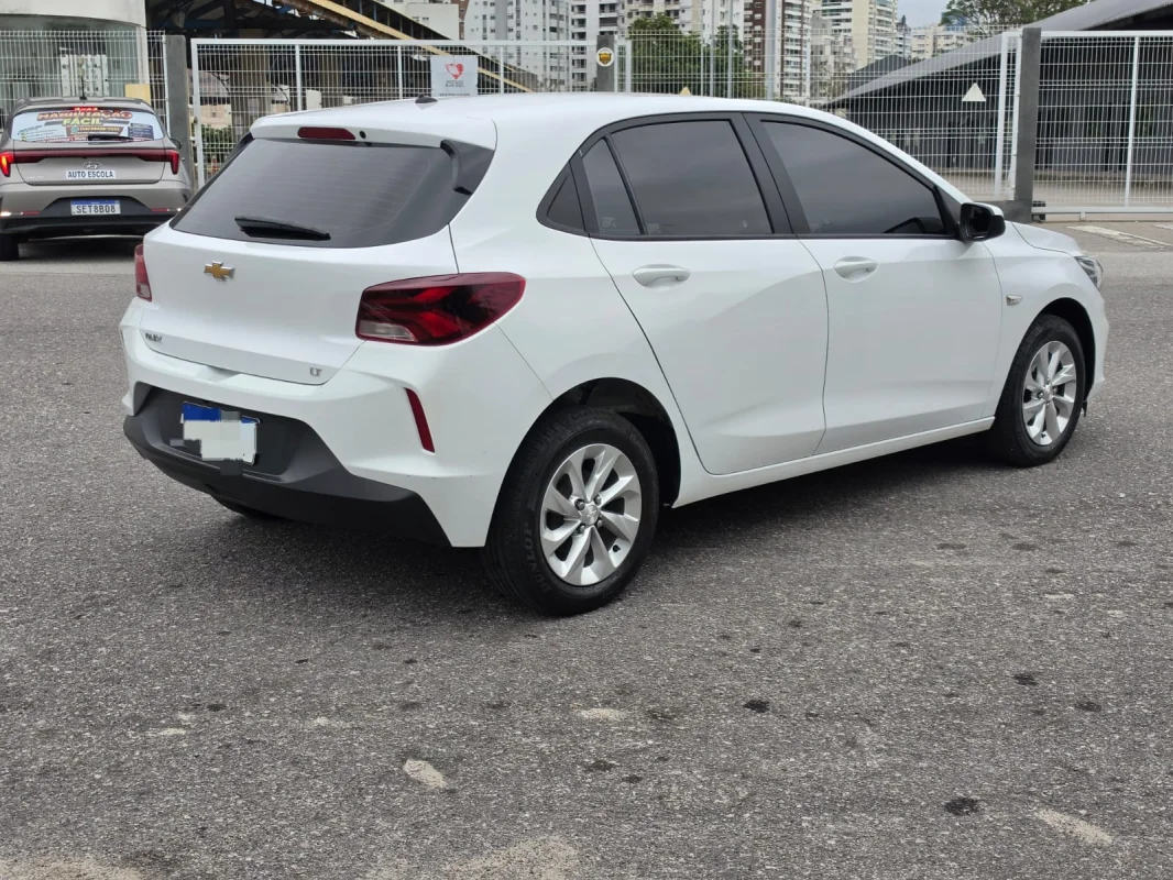 Onix Hatch LT2 1.0 Completo 2023 - Imagem 3
